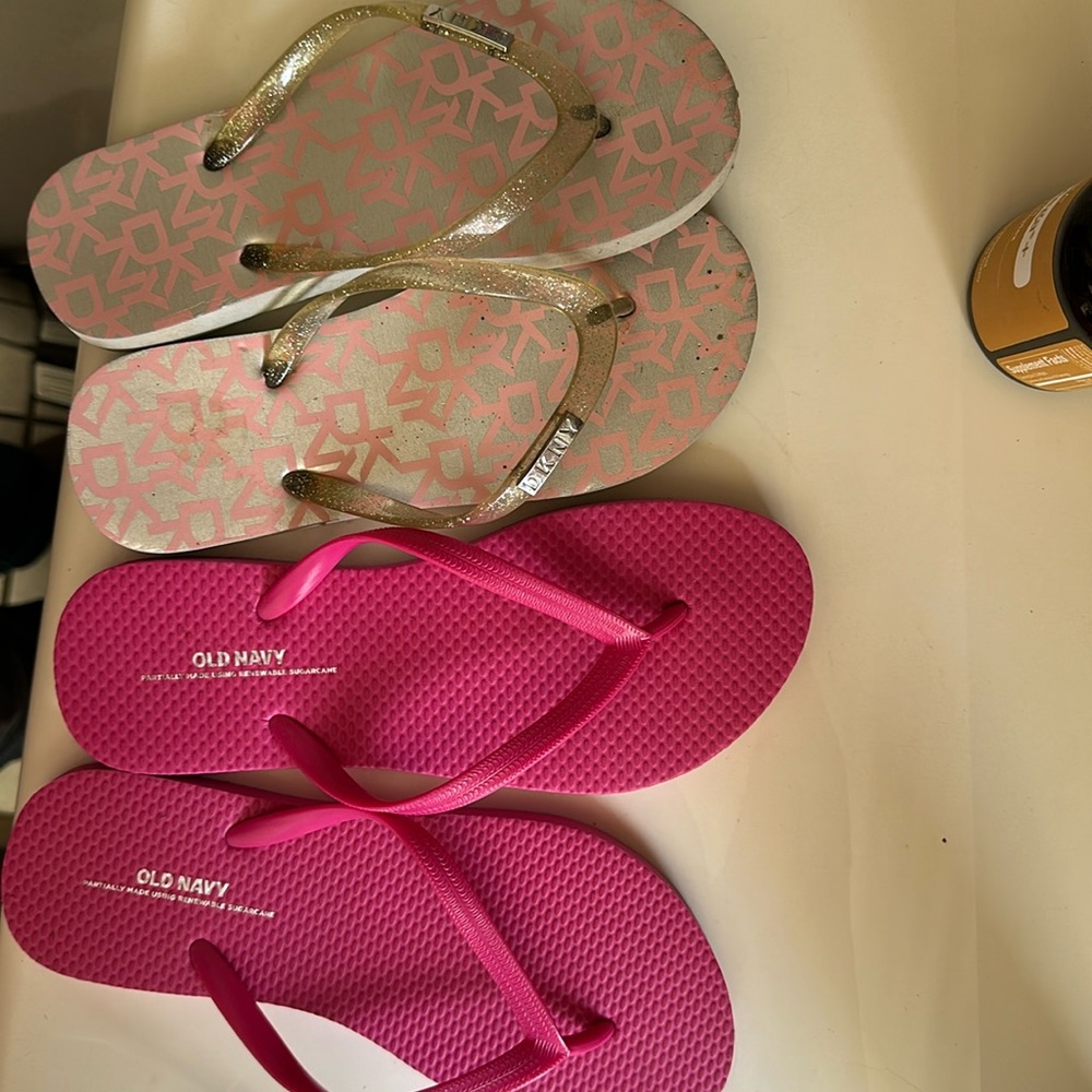 Flip flops bundle size 6 and 3